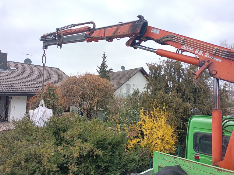 Austausch von Boden gegen neues Substrat.